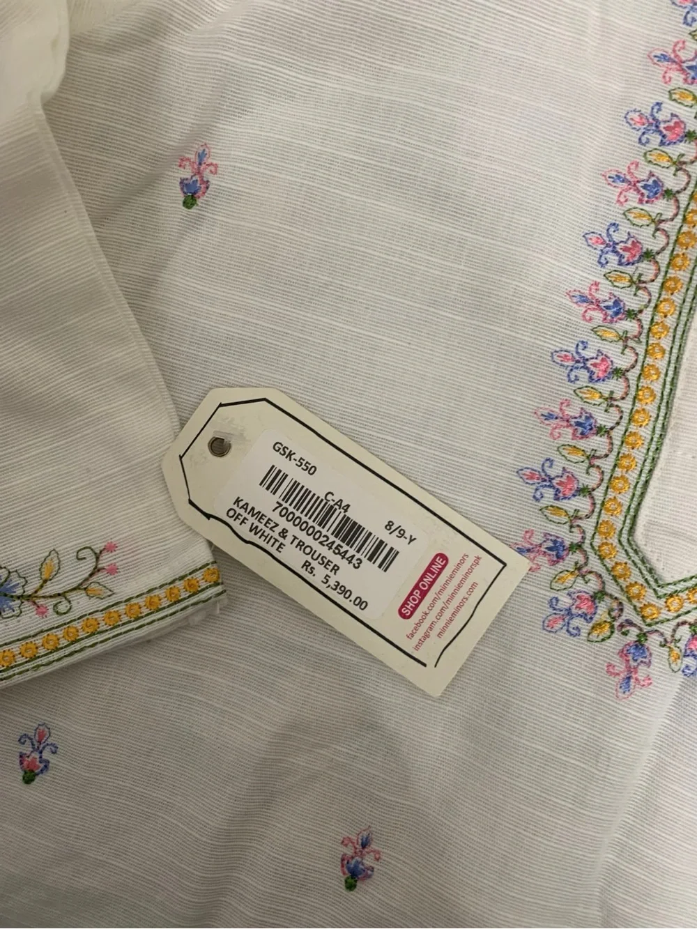 NWT Minnie minions Embroidered 2 piece kurta shalwar Set off white size 8-9 girl